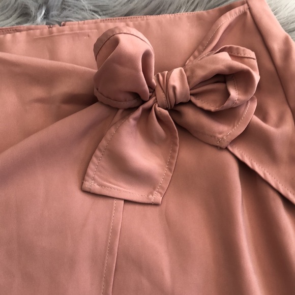 Banana Republic  Factory Satin Tie Knot Pink Skirt - Picture 3 of 8